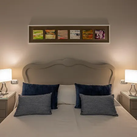 Residenza San Ferdinando Отель Неаполь